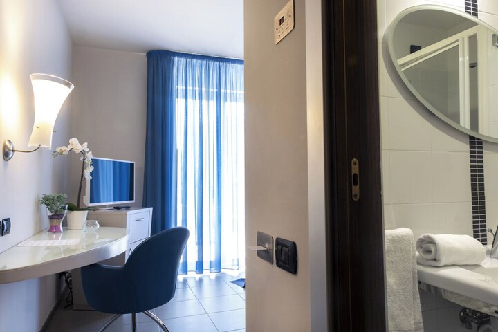 Room 13 of 31