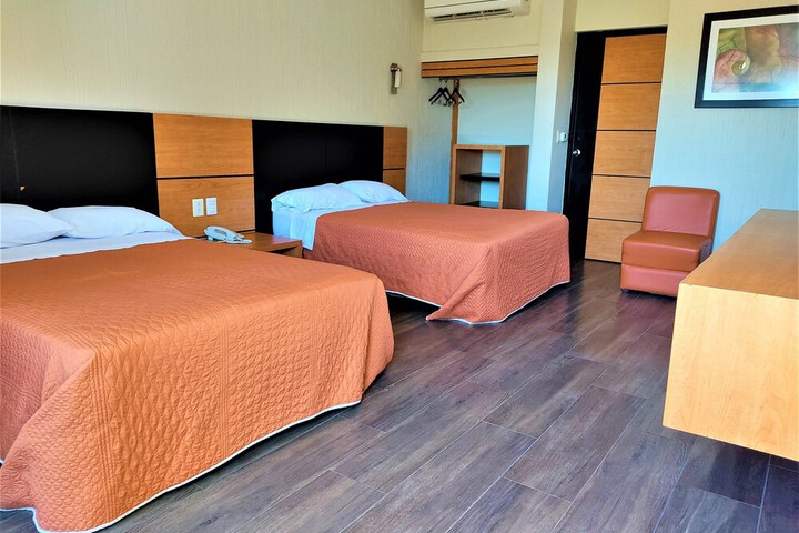 Room 13 of 36