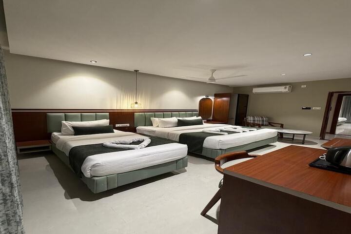 Room 8 of 16