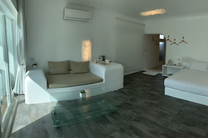 Room 32 of 94