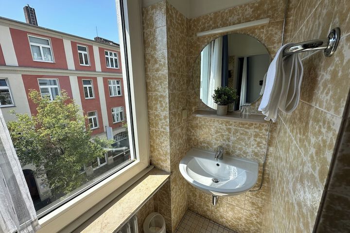 Room 17 of 20