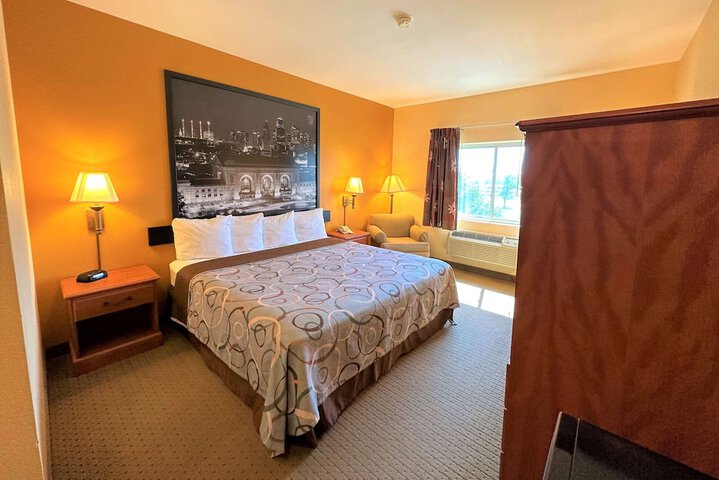 1 King Bed (18 of 32)