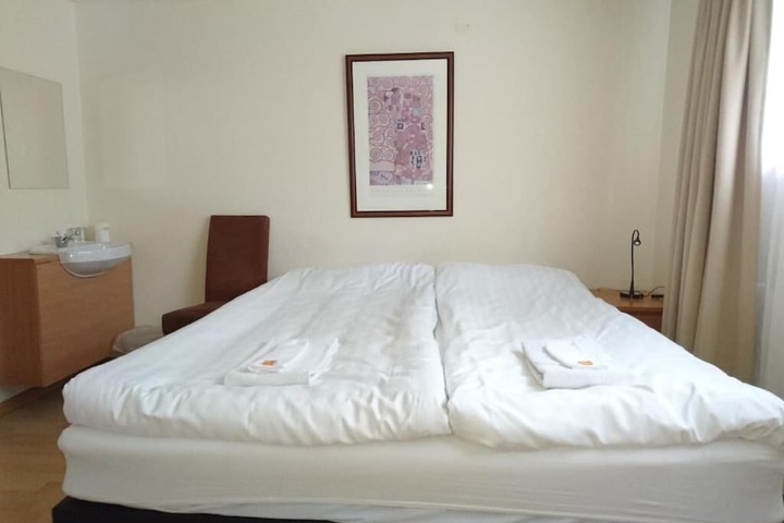 Room 17 of 48