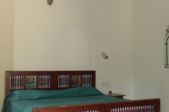 Room 6 of 37