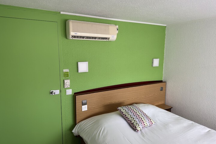 Room 6 of 34
