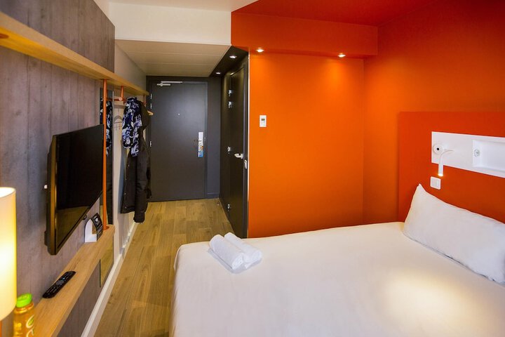 Room 11 of 19