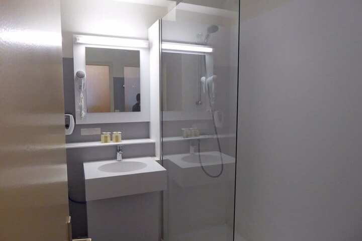 Room 6 of 7