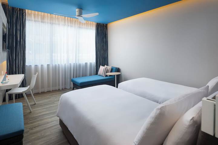 Room 33 of 175