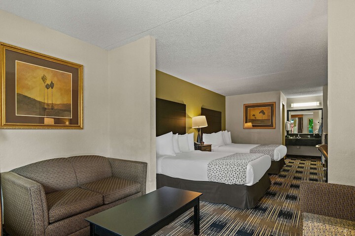 1 King Bed Junior Suite Microwave and Refrigerator WiFi Shower Only Continental Breakfast (13 of 19)