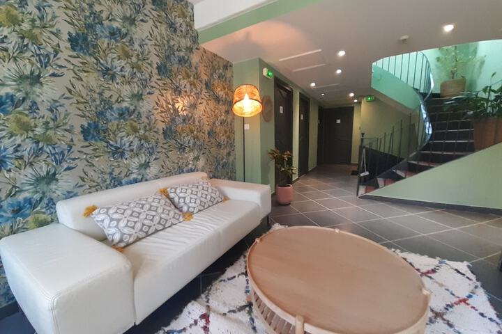 Lounge 65 of 72