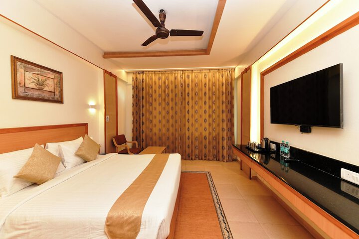 Room 14 of 76