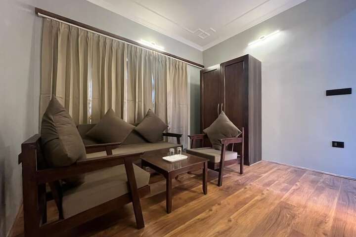 Room 5 of 13