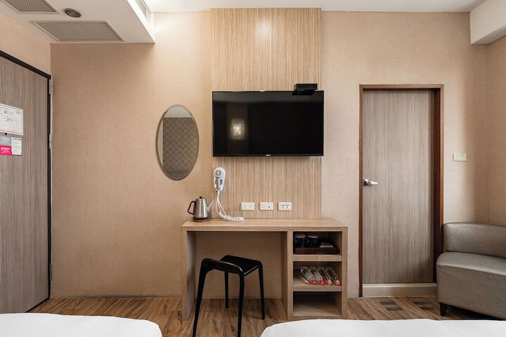 Room 43 of 65