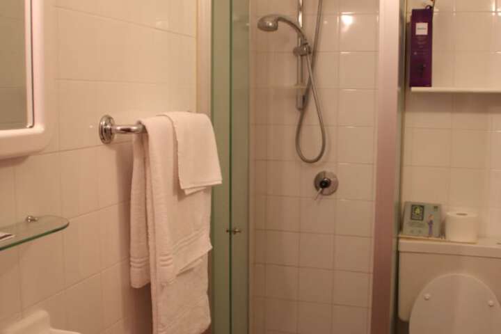 Room 7 of 40