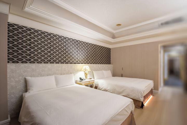 Room 10 of 63