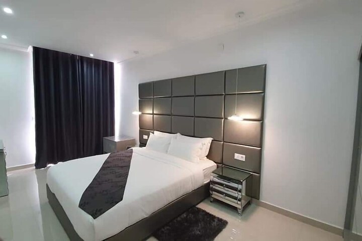 Room 4 of 20