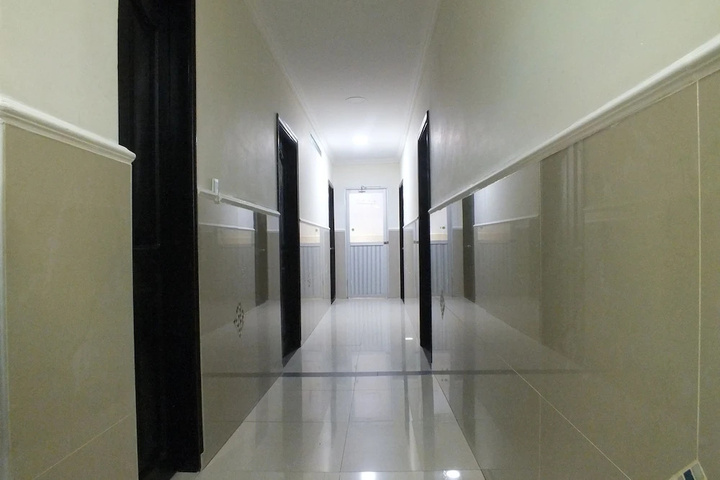 Room 11 of 19
