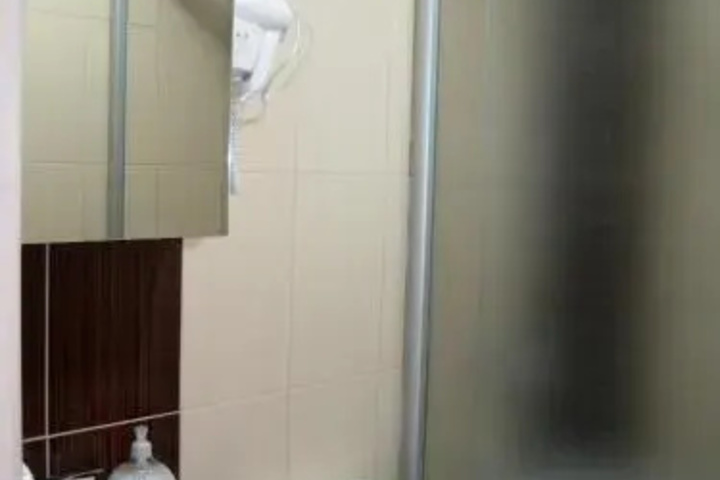 Room 6 of 11