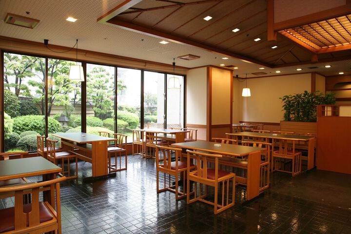 Lounge 21 of 26