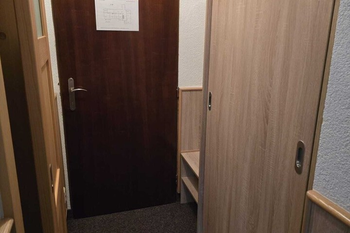 Room 3 of 53