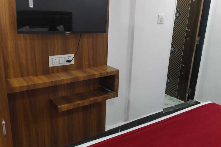 Room 5 of 28