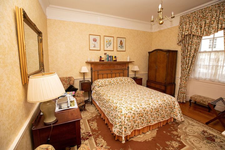 Room 16 of 40