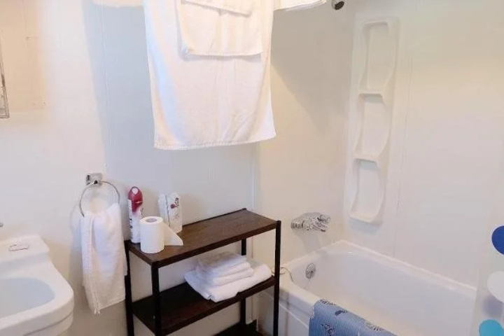Room 8 of 18