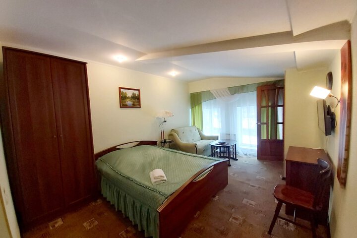 Room 13 of 34
