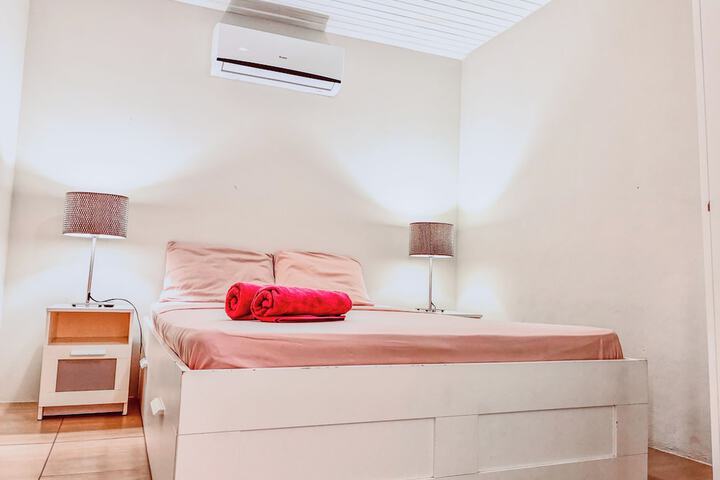 Room 4 of 9