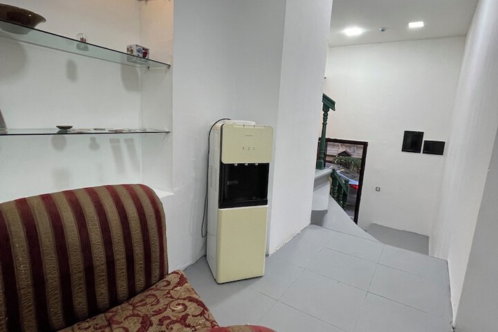 Room 17 of 27
