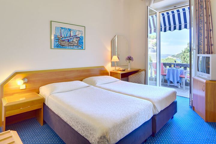 Room 3 of 49