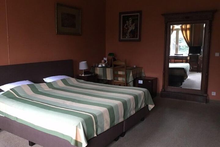 Room 13 of 40