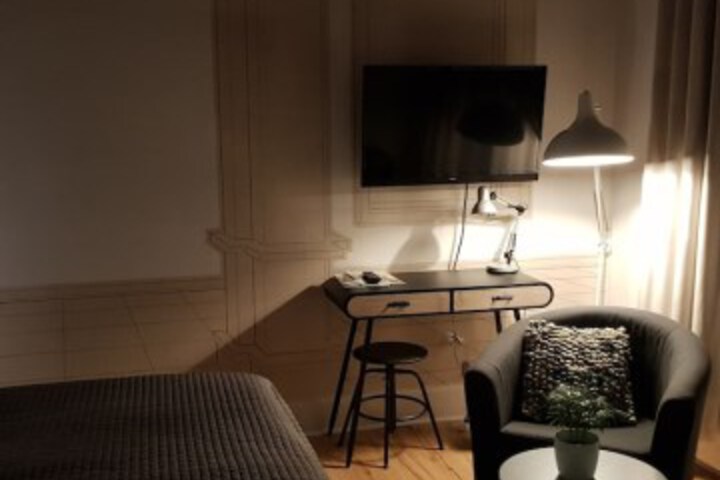Room 6 of 28