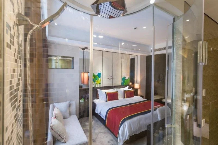 Room 4 of 10