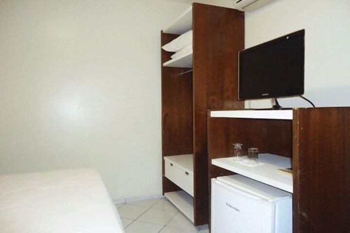 Room 5 of 17
