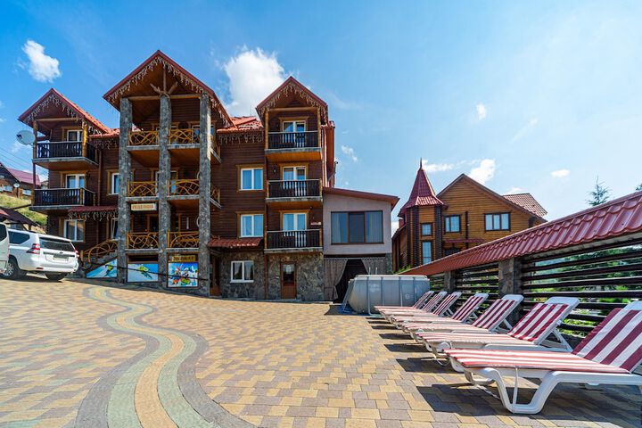 Sundeck 69 of 76