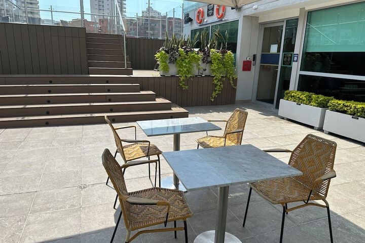 Sundeck 52 of 68
