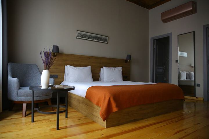 Room 42 of 72