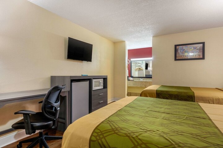 2 Double Beds (7 of 10)