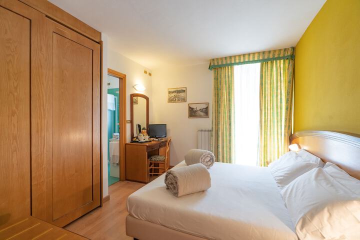 Room 9 of 21