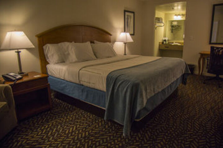 Room 4 of 9