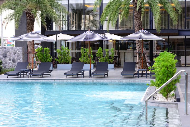 Pool Hotel