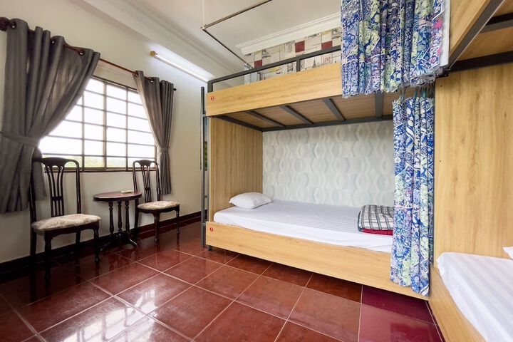 Room 15 of 33