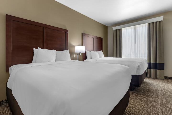 1 King Bed and 1 Queen Bed (4 of 8)