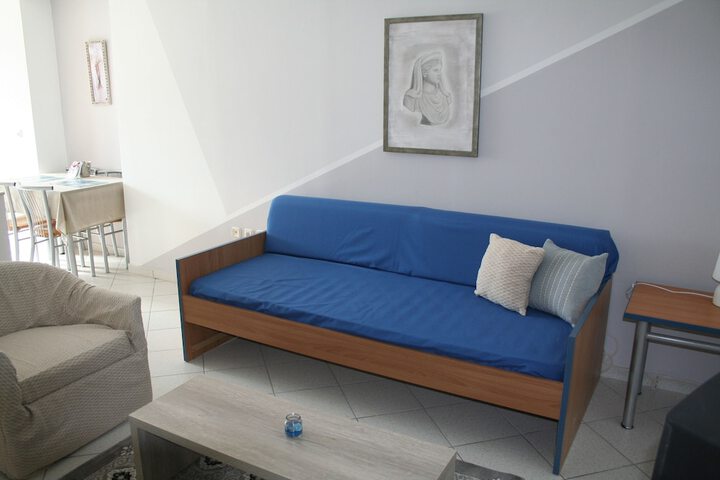 Room 11 of 30