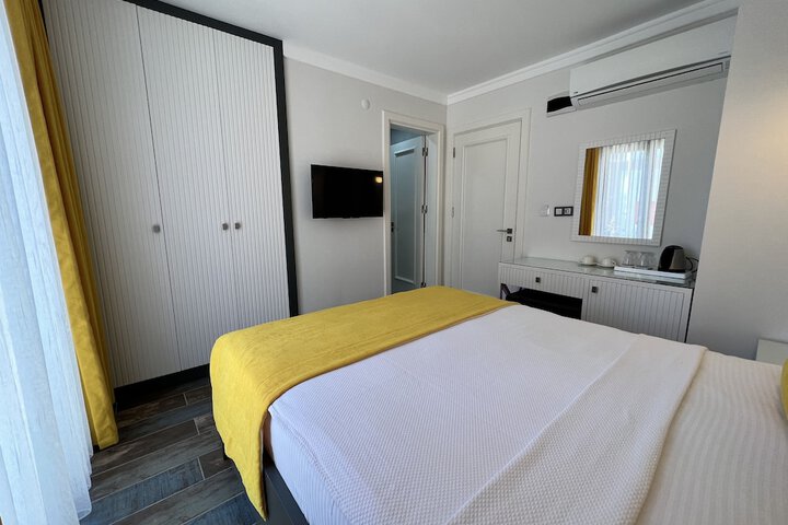 Room 27 of 107