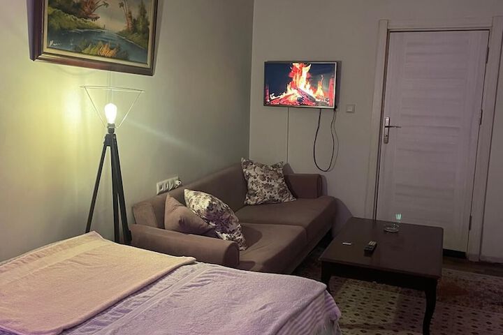Room 5 of 6