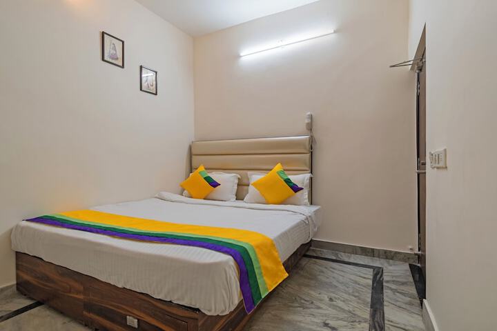 Room 10 of 32