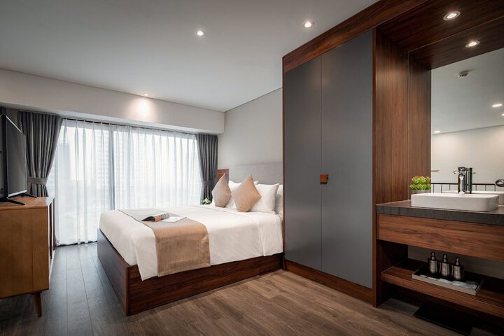 Room 13 of 36