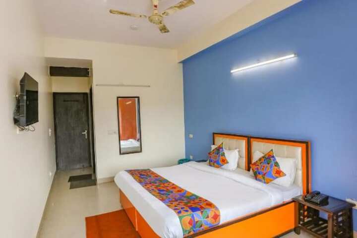 Room 4 of 6